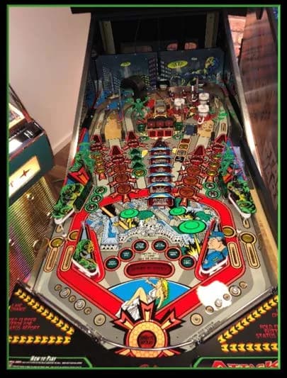 Attack from Mars Target-Bank mit eingebautem Playfield Protector
